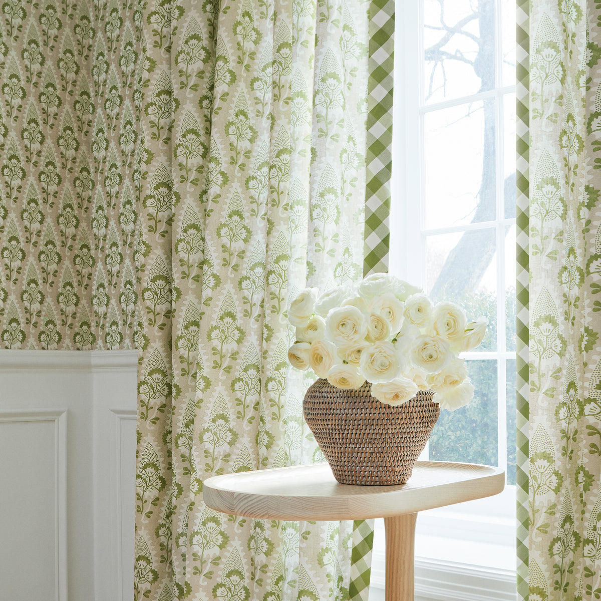 Anna French Cornwall wallpaper - Antilles collection room setting