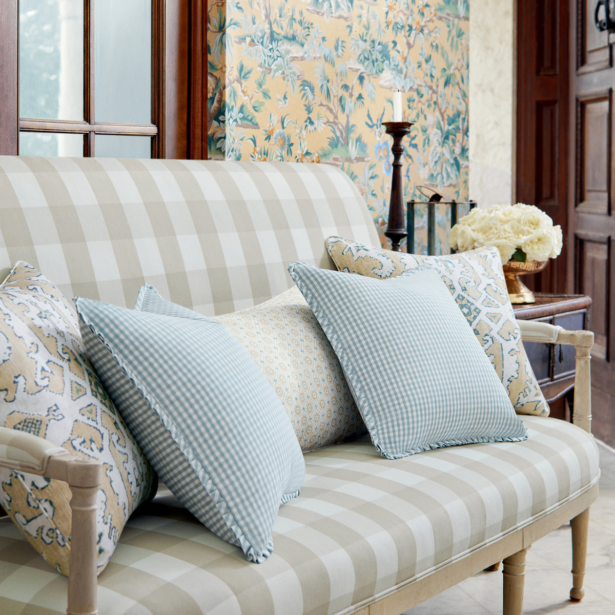 Elwood wallpaper room view