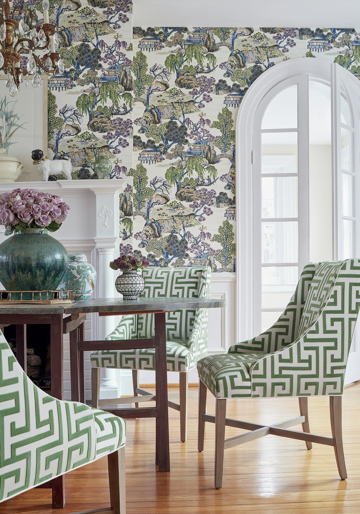 Thibaut Asian Scenic wallpaper - Dynasty room setting