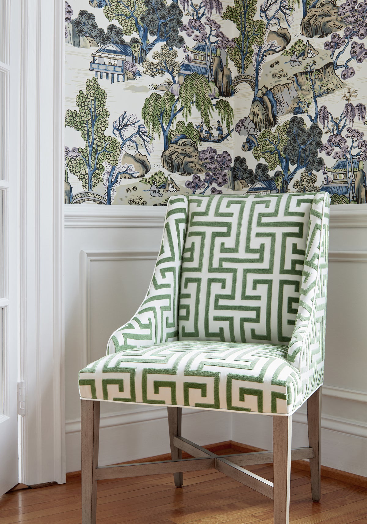 Thibaut Asian Scenic wallpaper - Dynasty room setting