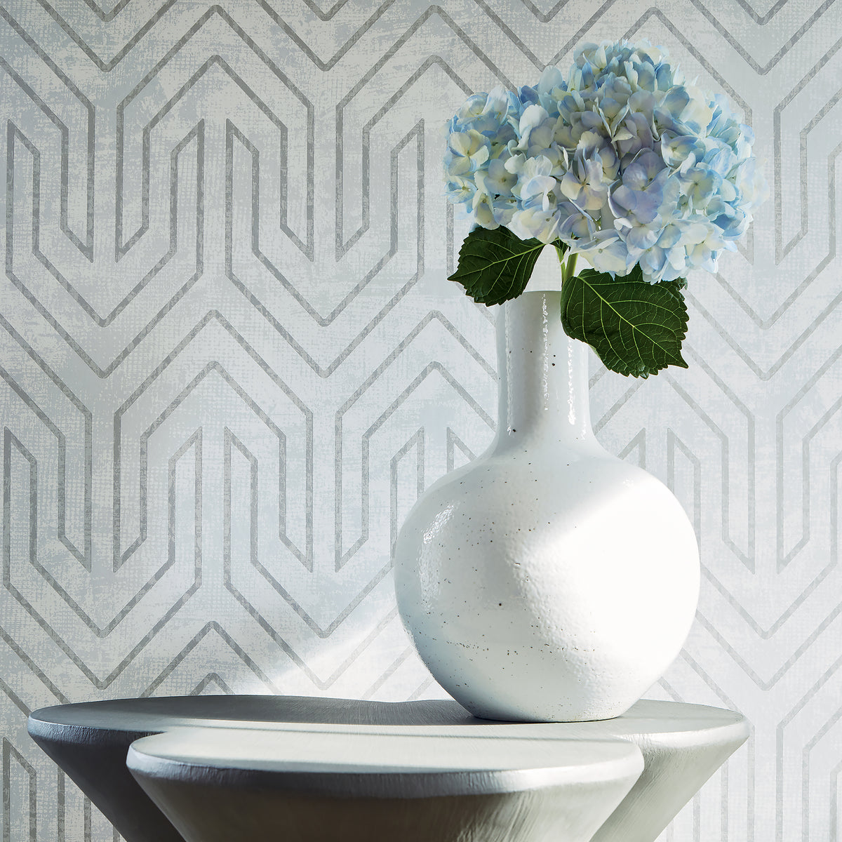 Anna French Colburn Chevron wallpaper - Savoy collection room setting