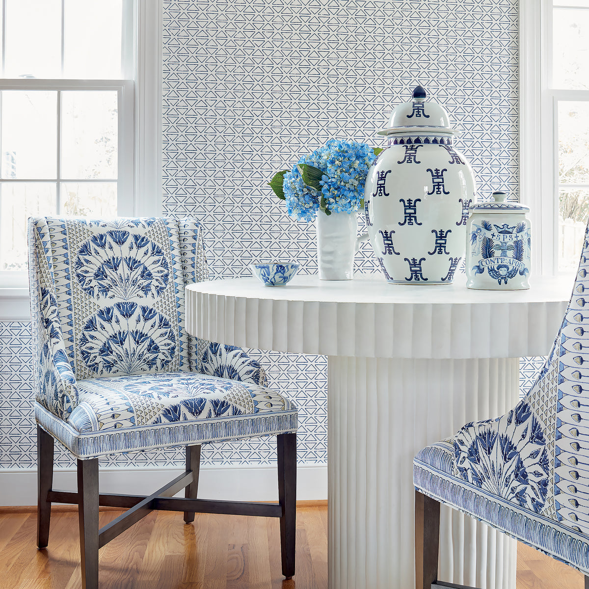 Anna French Pyramid wallpaper - Savoy collection room setting