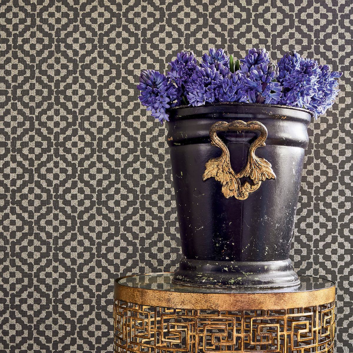 Anna French Riva wallpaper - Savoy collection room setting