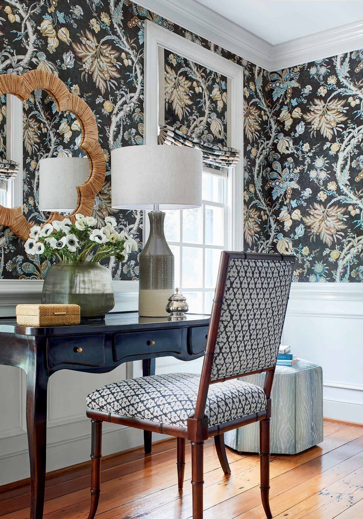 Thibaut Heritage collection - Chatelain wallpaper in a room