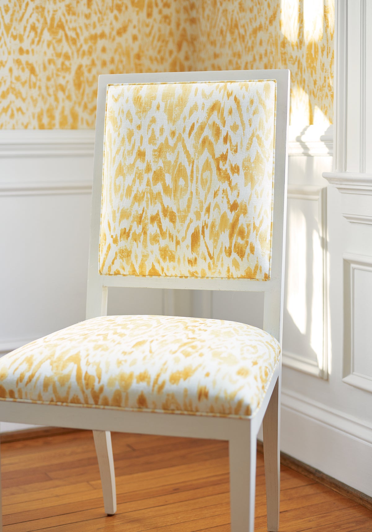 Thibaut Carlotta wallpaper - Dynasty room setting