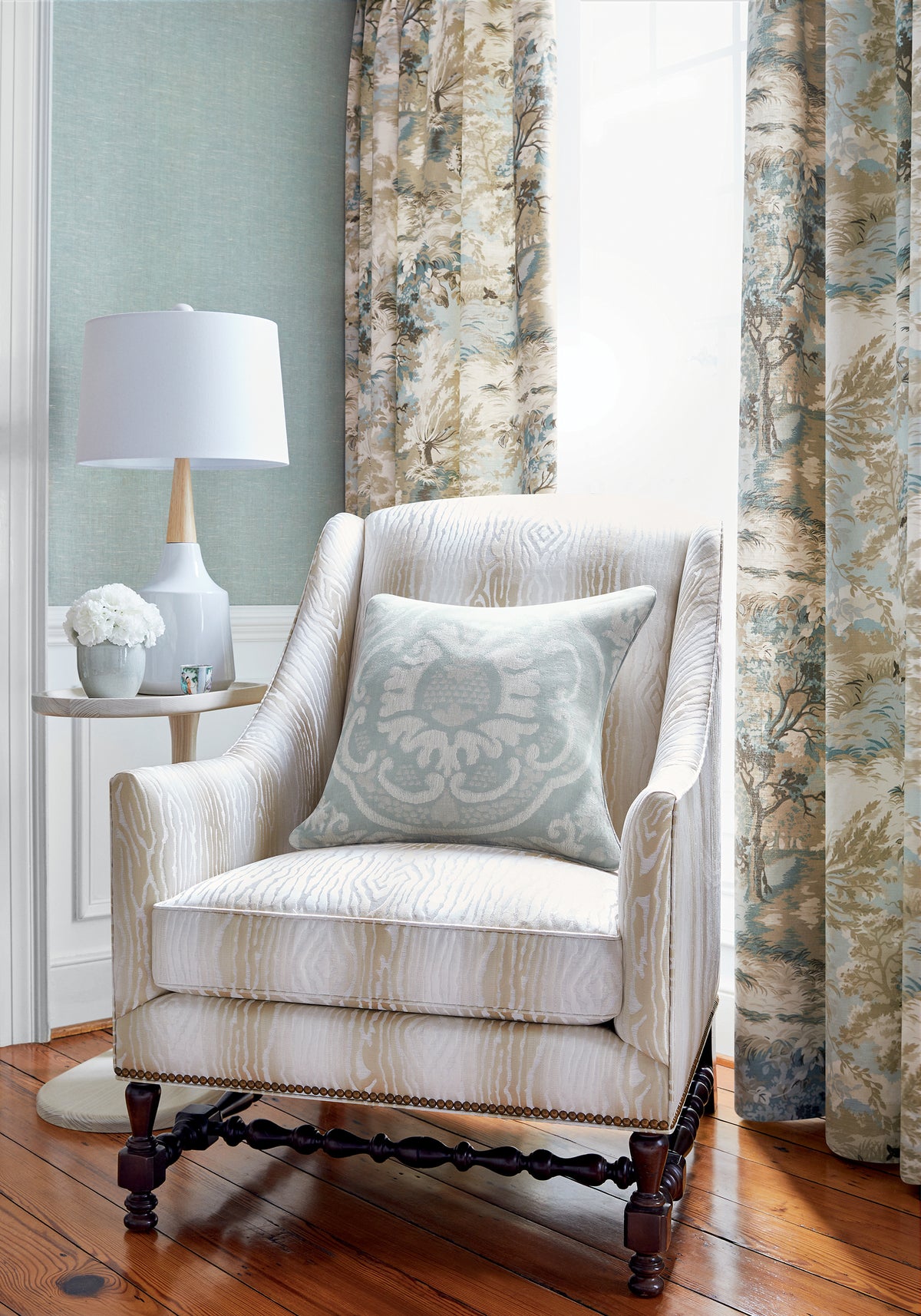 Thibaut Villa Garden Texture wallpaper - Heritage collection room setting