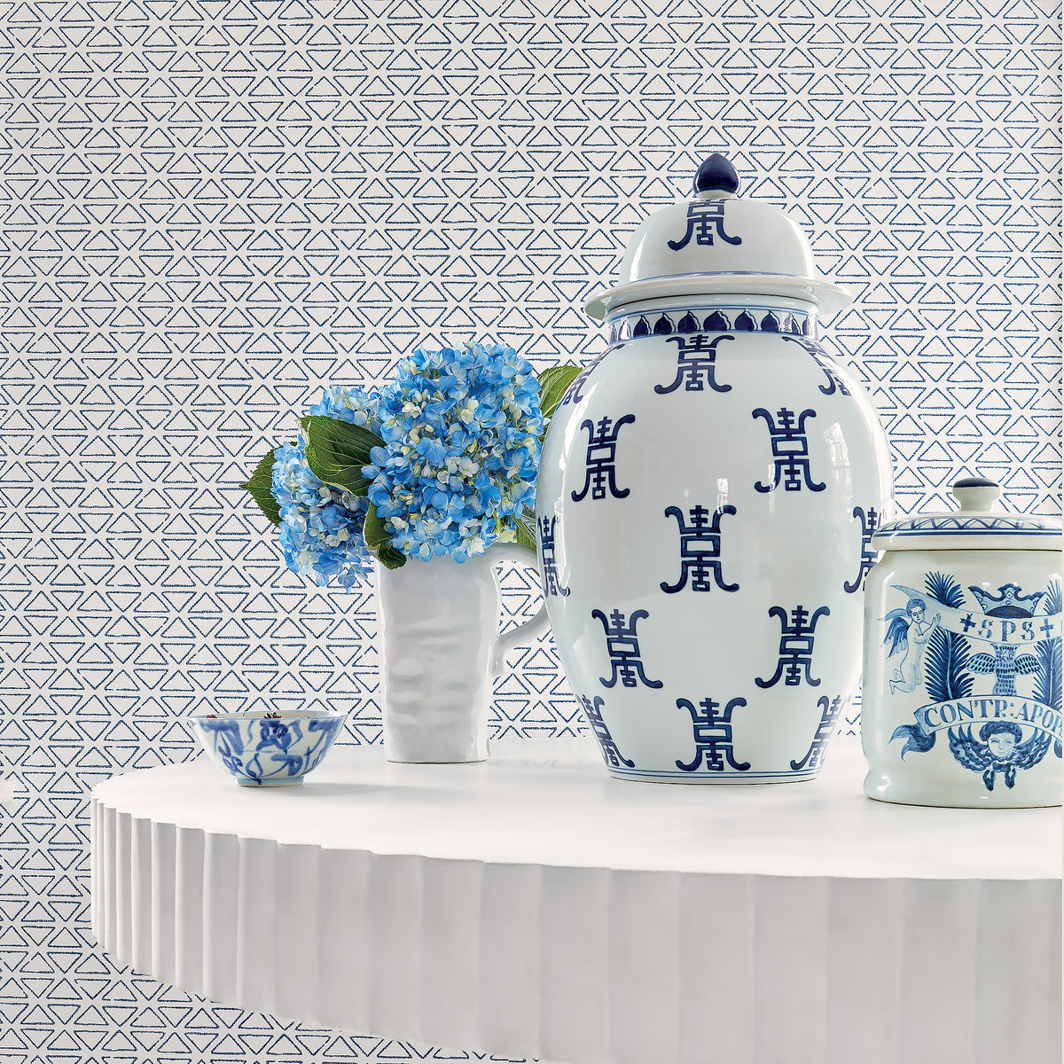 Anna French Pyramid wallpaper - Savoy collection room setting